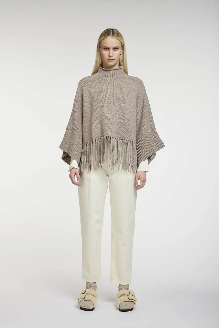 SKILLS & GENES - VIRGIN WOOL PONCHO WITH FRINGES INTENSE SAND
