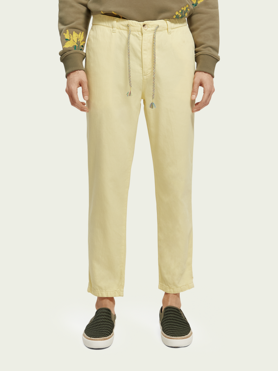 SCOTCH & SODA - THE DRIFT REGULAR TAPERED FIT GARMENT DYED CARGO TROUSERS BANANA