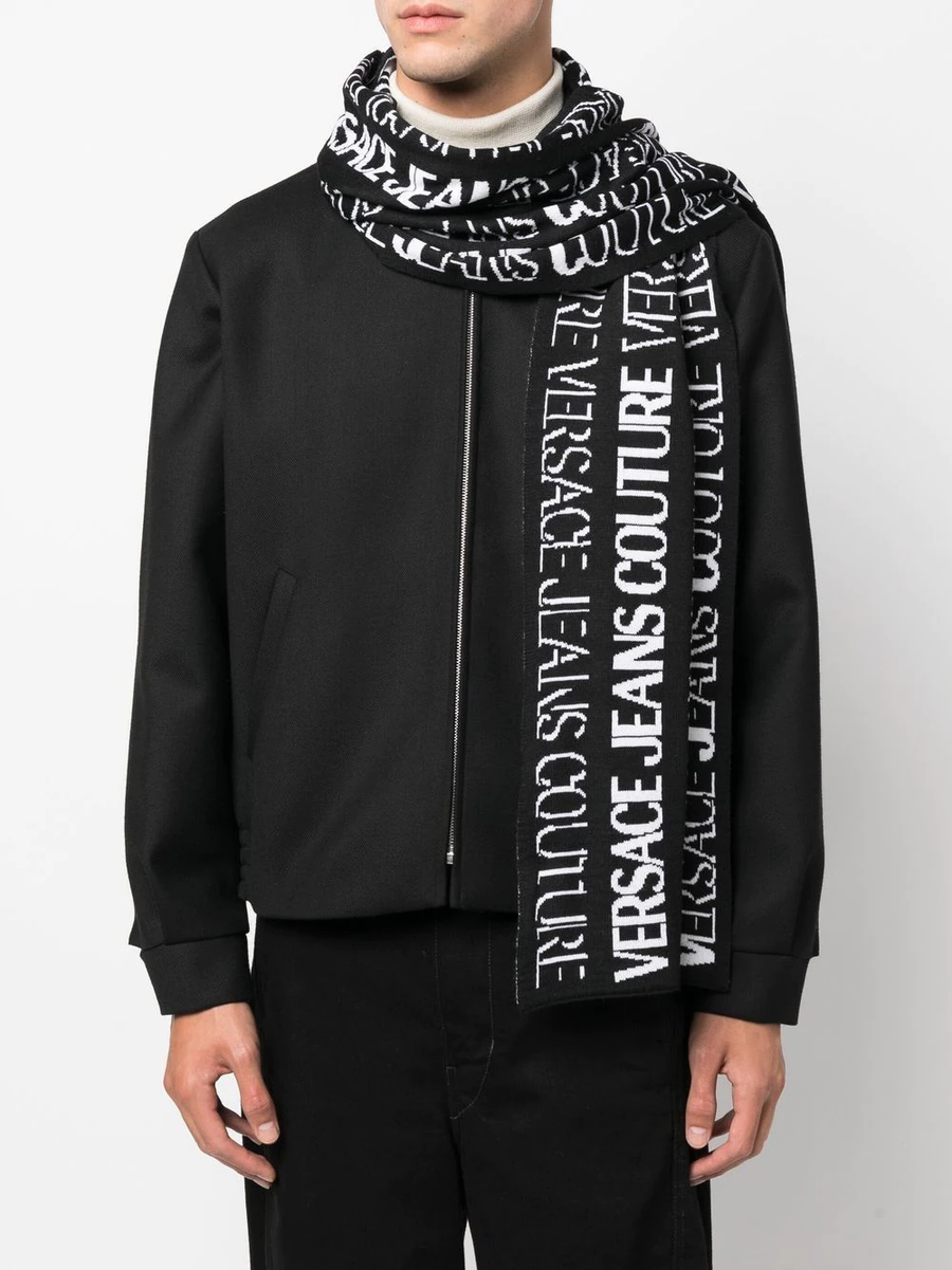 VERSACE - ALL-OVER LOGO PRINT KNIT SCARF BLACK / WHITE