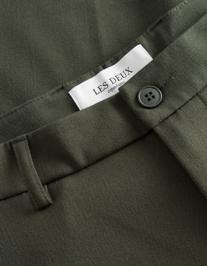 LES DEUX - COMO SUIT PANTS OLIVE NIGHT