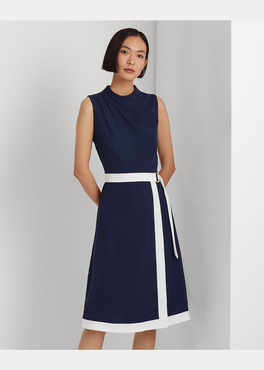 LAUREN RALPH LAUREN - BELTED CREPE MOCKNECK DRESS REFINED NAVY/ WHITE