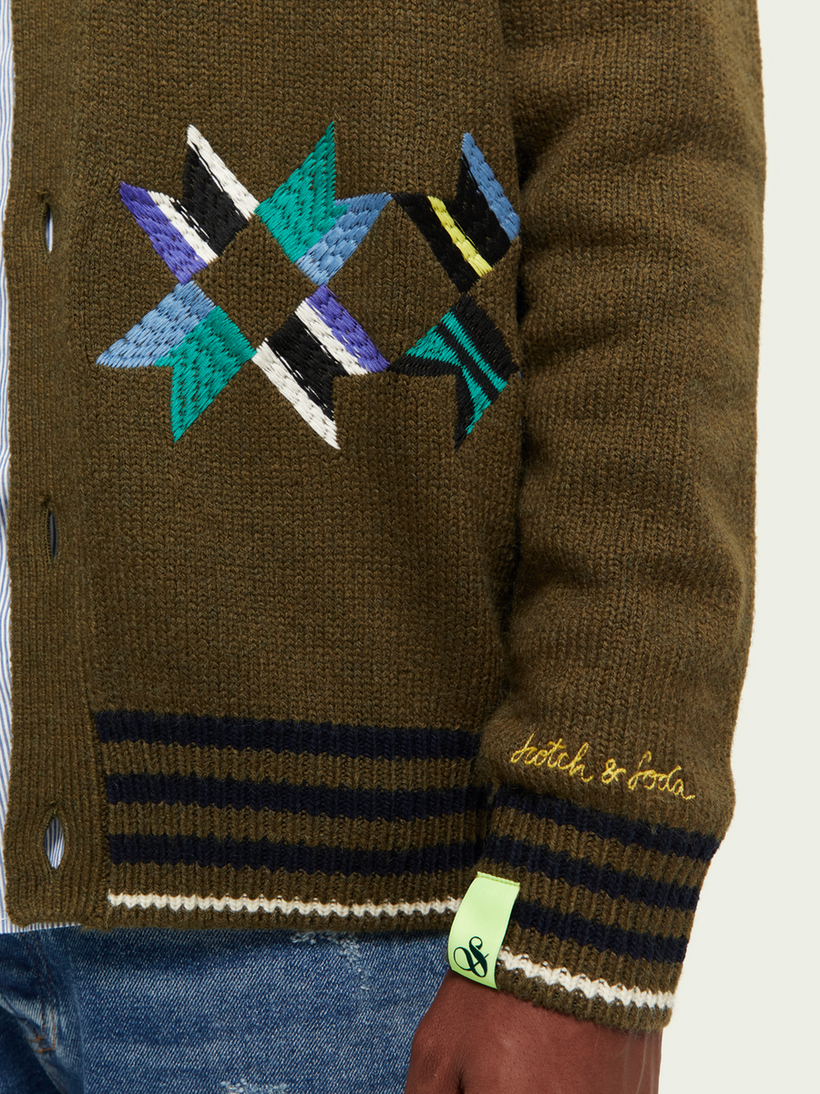 SCOTCH & SODA - PATCHED-ON ARTWORK V-NECK CARDIGAN COMBO A