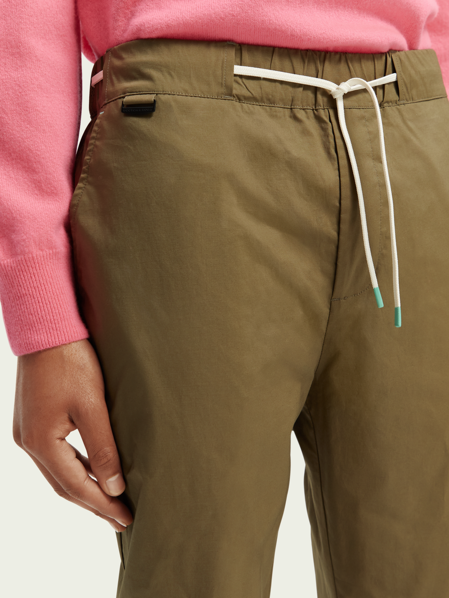 SCOTCH & SODA - THE FAVE REGULAR TAPERED FIT POPLIN JOGGER KHAKI