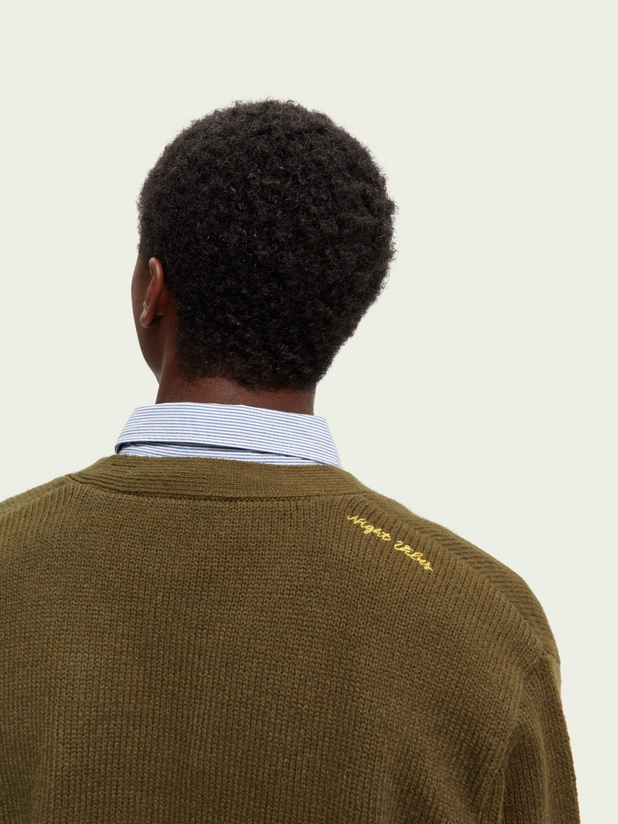 SCOTCH & SODA - PATCHED-ON ARTWORK V-NECK CARDIGAN COMBO A