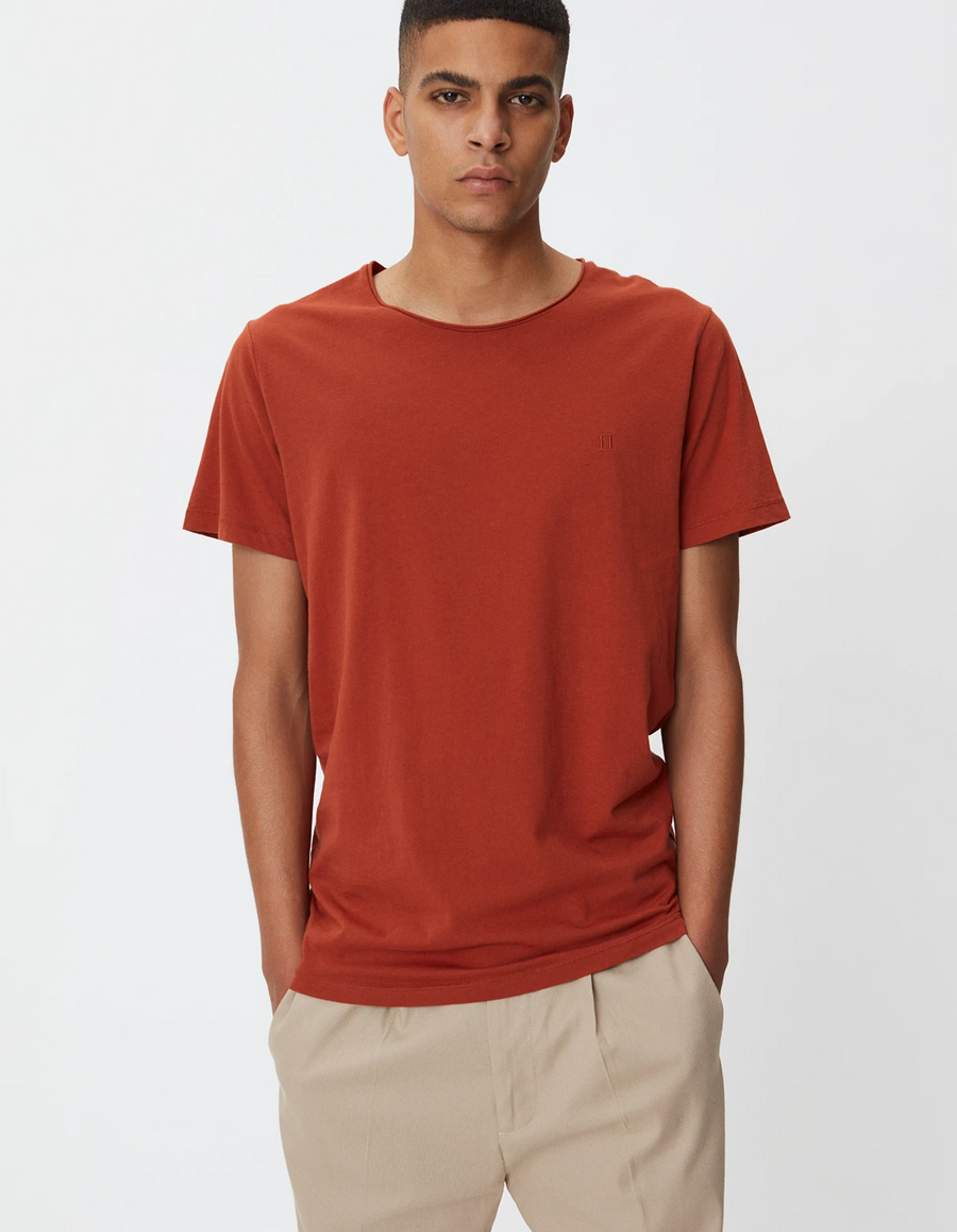 LES DEUX - Austin T-Shirt - RUST RED